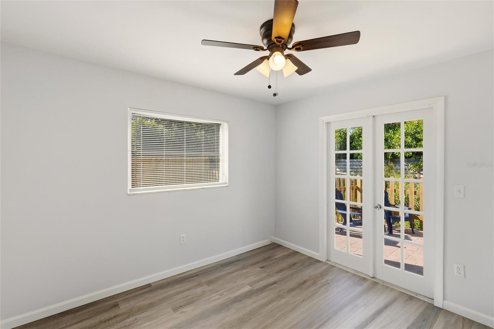 PALM LAKES - Residential