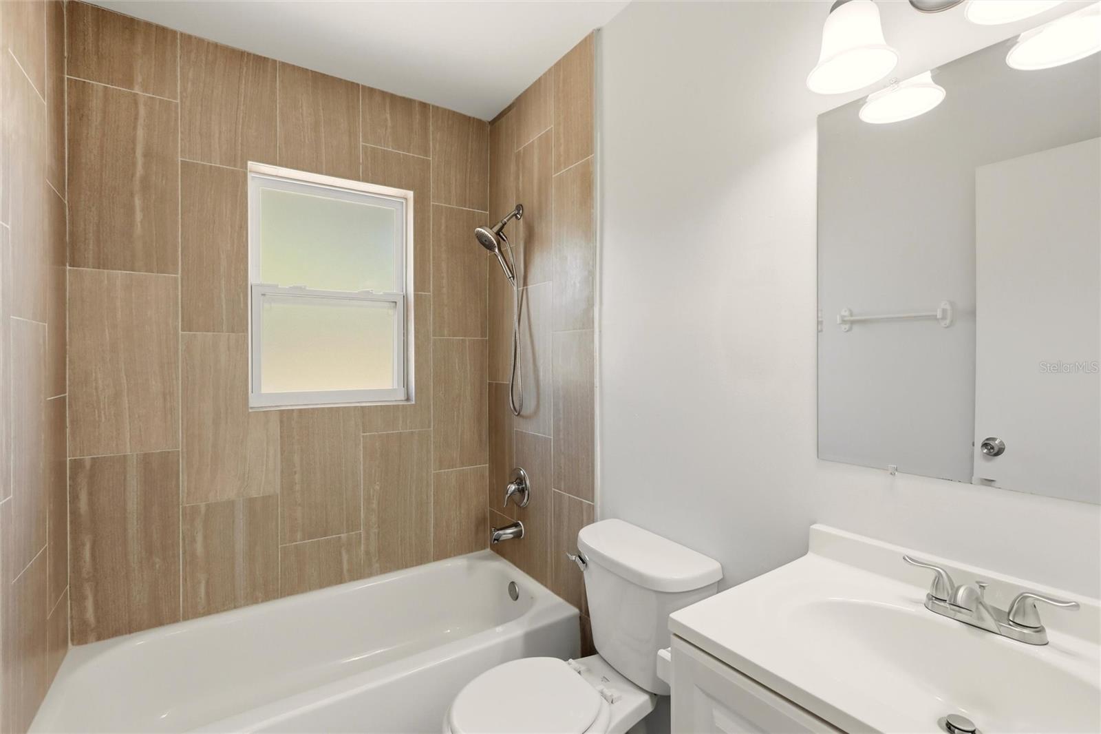 PALM LAKES - Residential