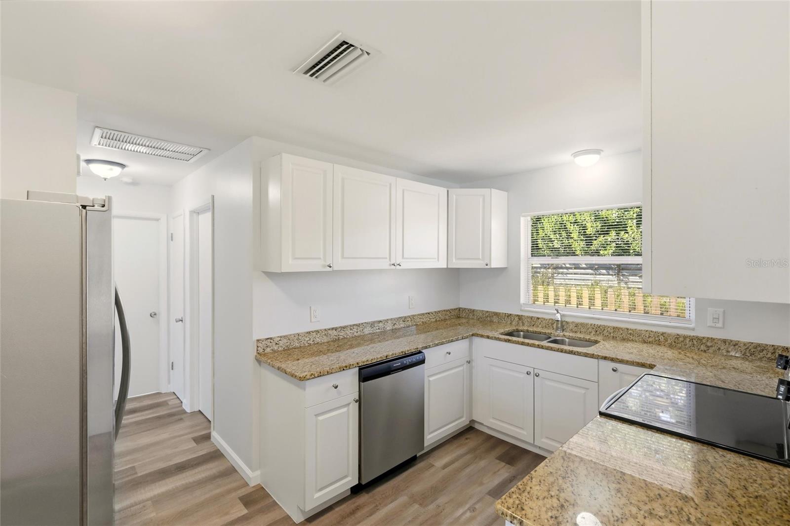 PALM LAKES - Residential