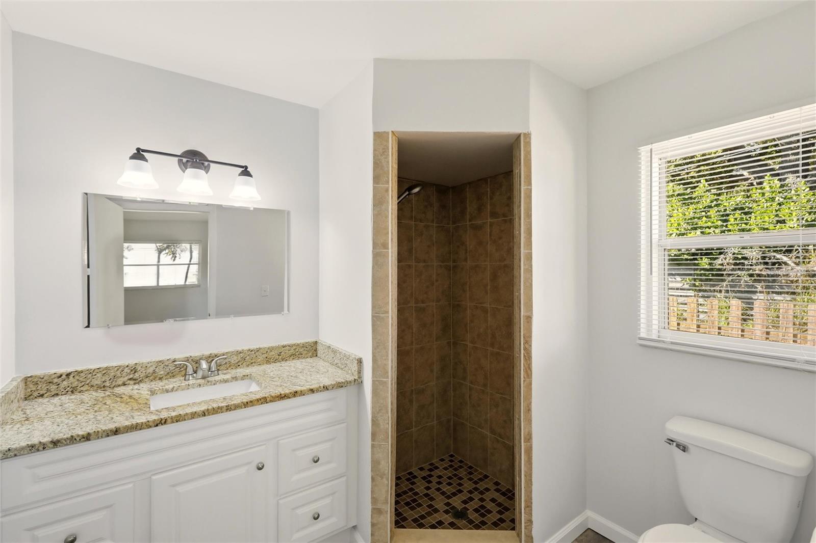 PALM LAKES - Residential