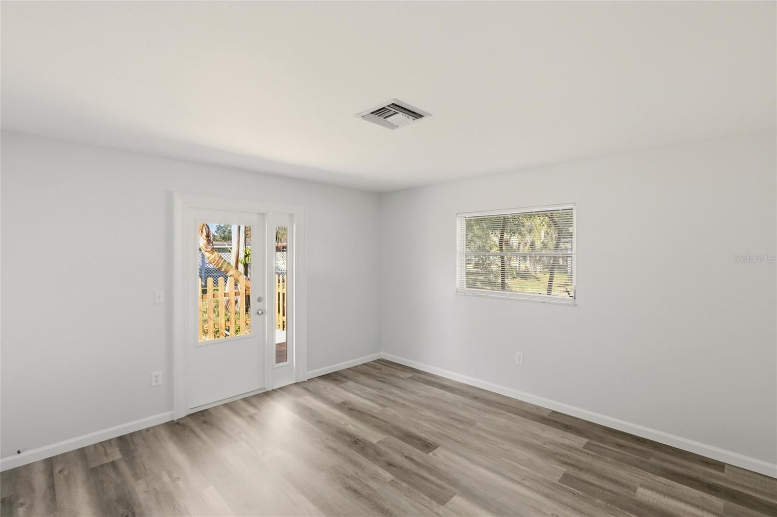 PALM LAKES - Residential