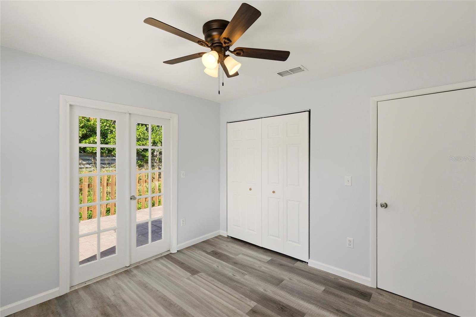 PALM LAKES - Residential