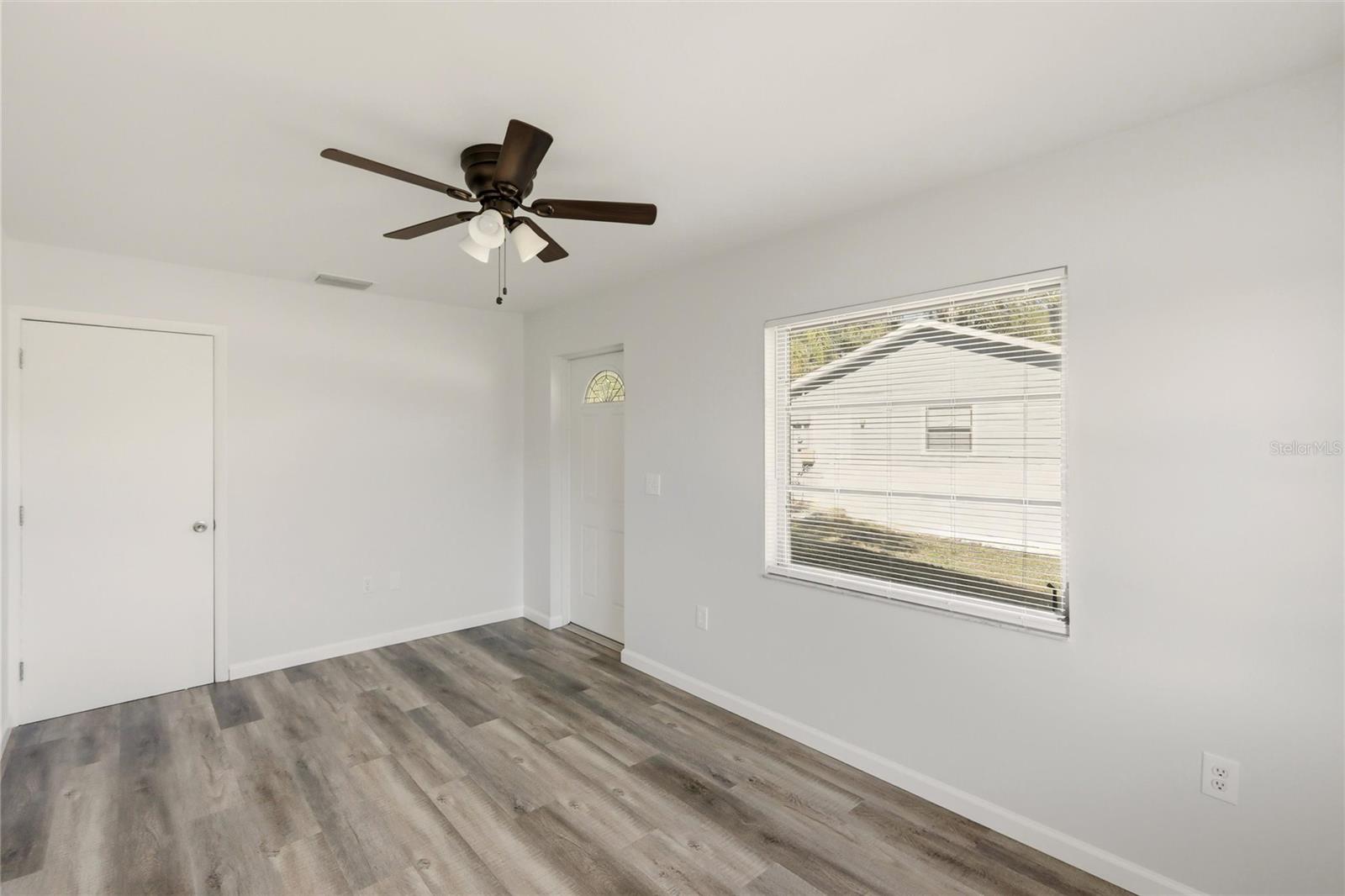 PALM LAKES - Residential