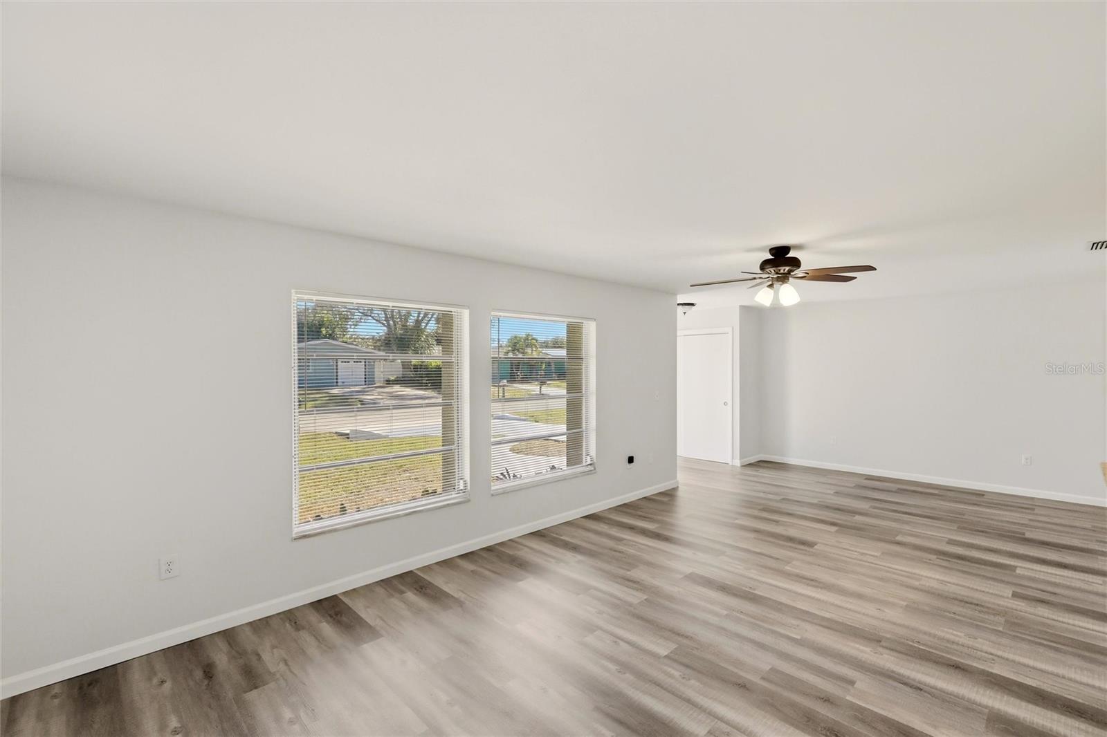 PALM LAKES - Residential