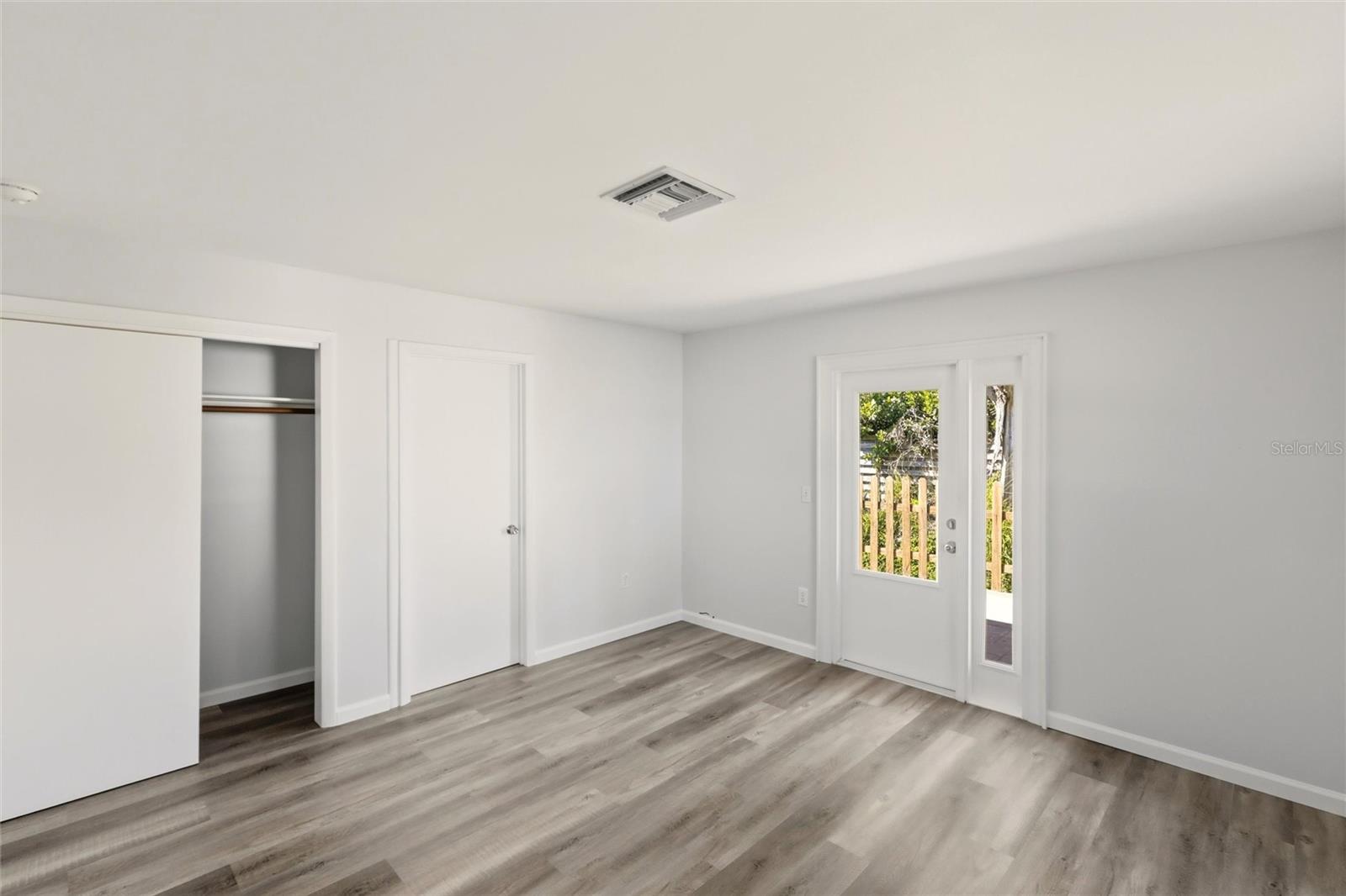 PALM LAKES - Residential