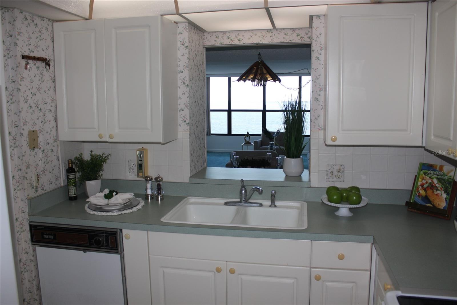 ISLAND TOWERS - Residential