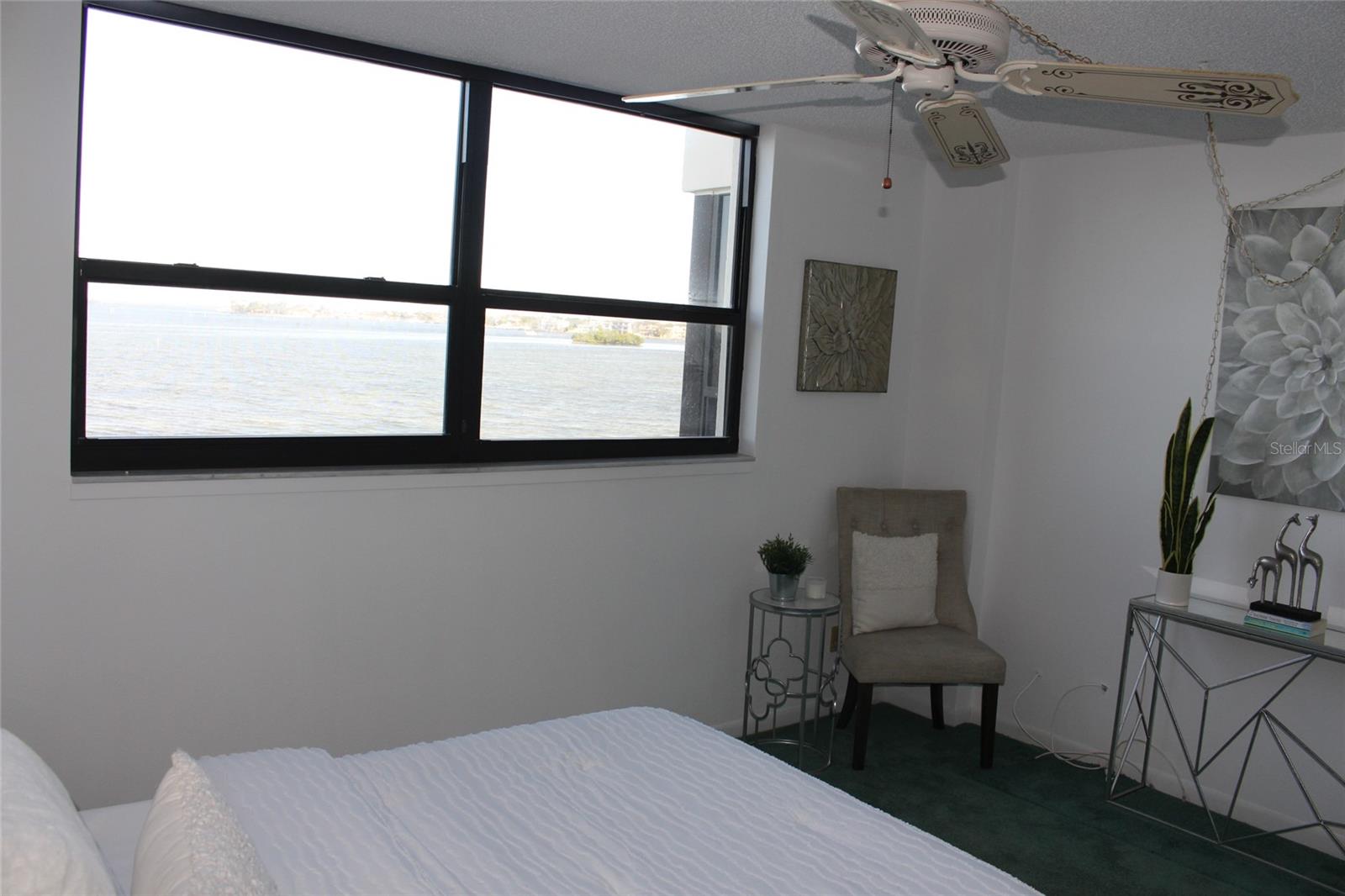 ISLAND TOWERS - Residential