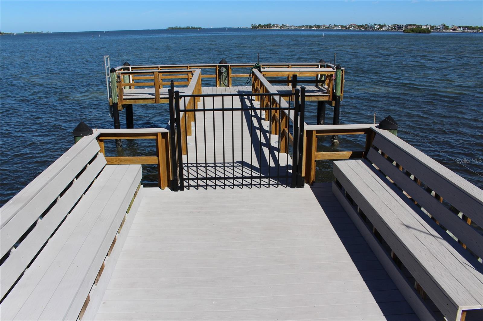 ISLAND TOWERS - Residential