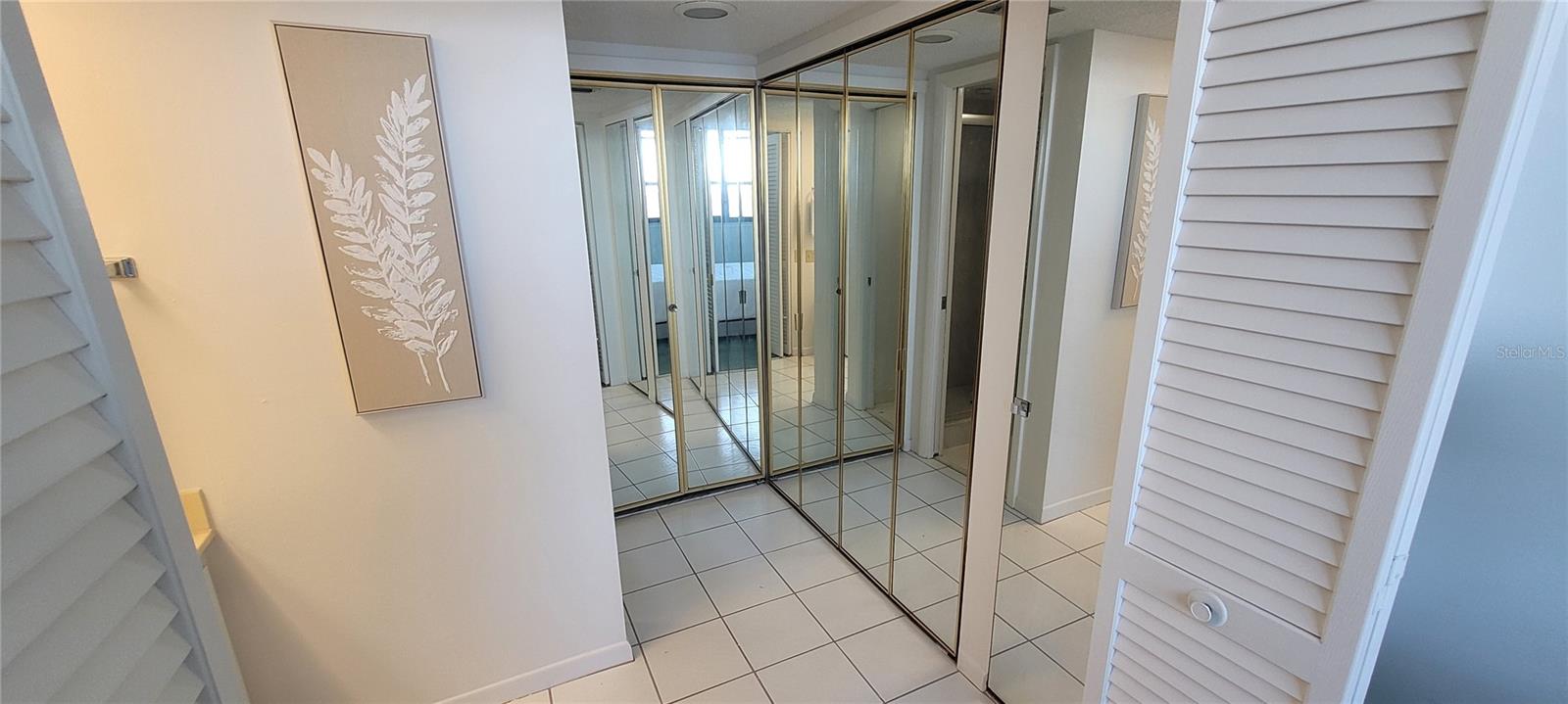 ISLAND TOWERS - Residential