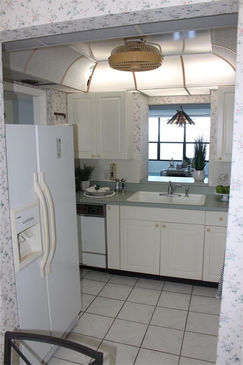 ISLAND TOWERS - Residential