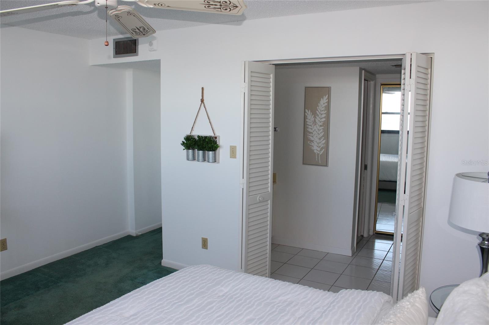 ISLAND TOWERS - Residential