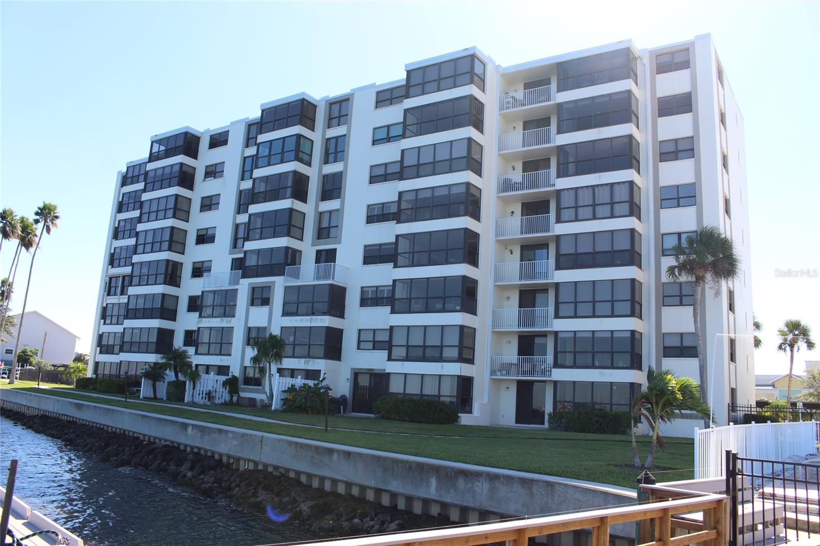 ISLAND TOWERS - Residential