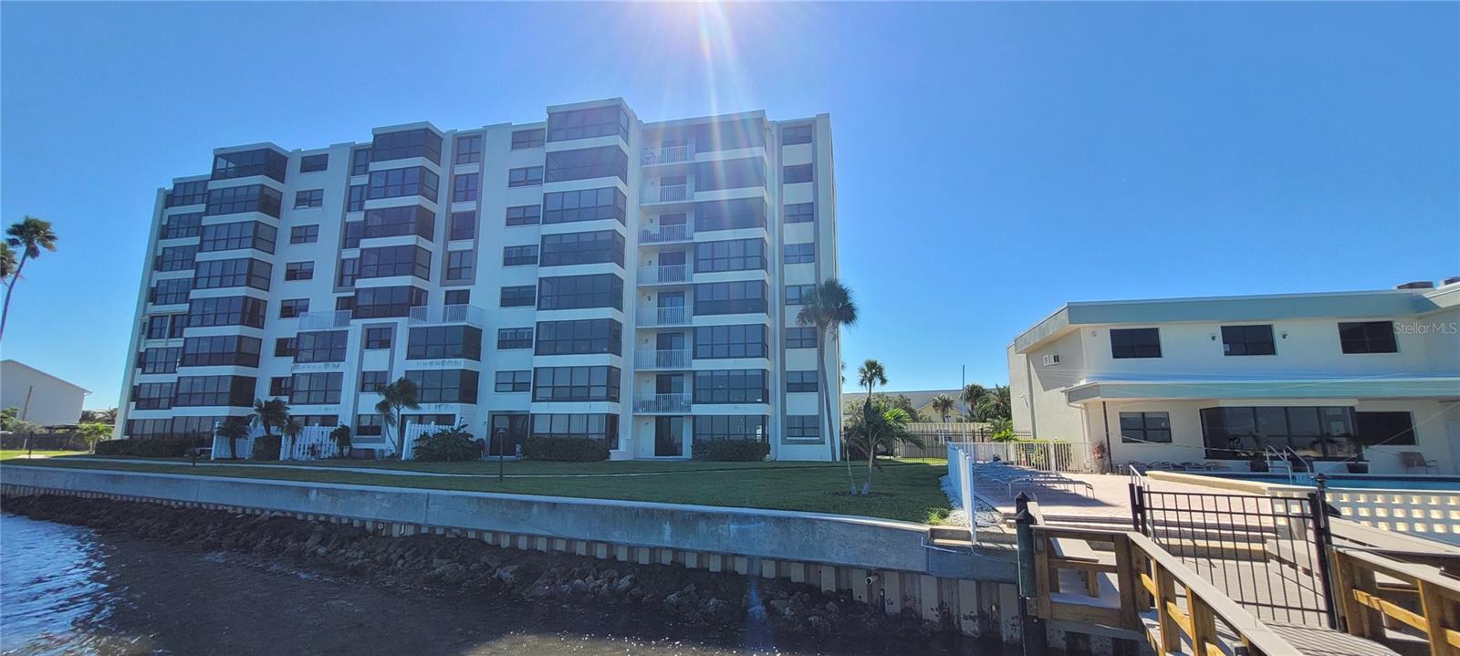 ISLAND TOWERS - Residential