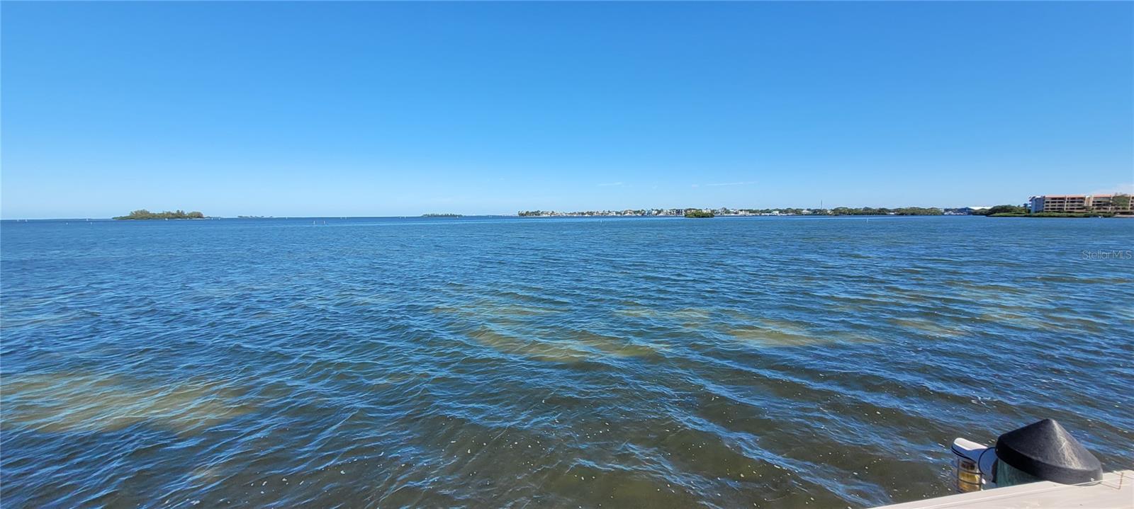 ISLAND TOWERS - Residential