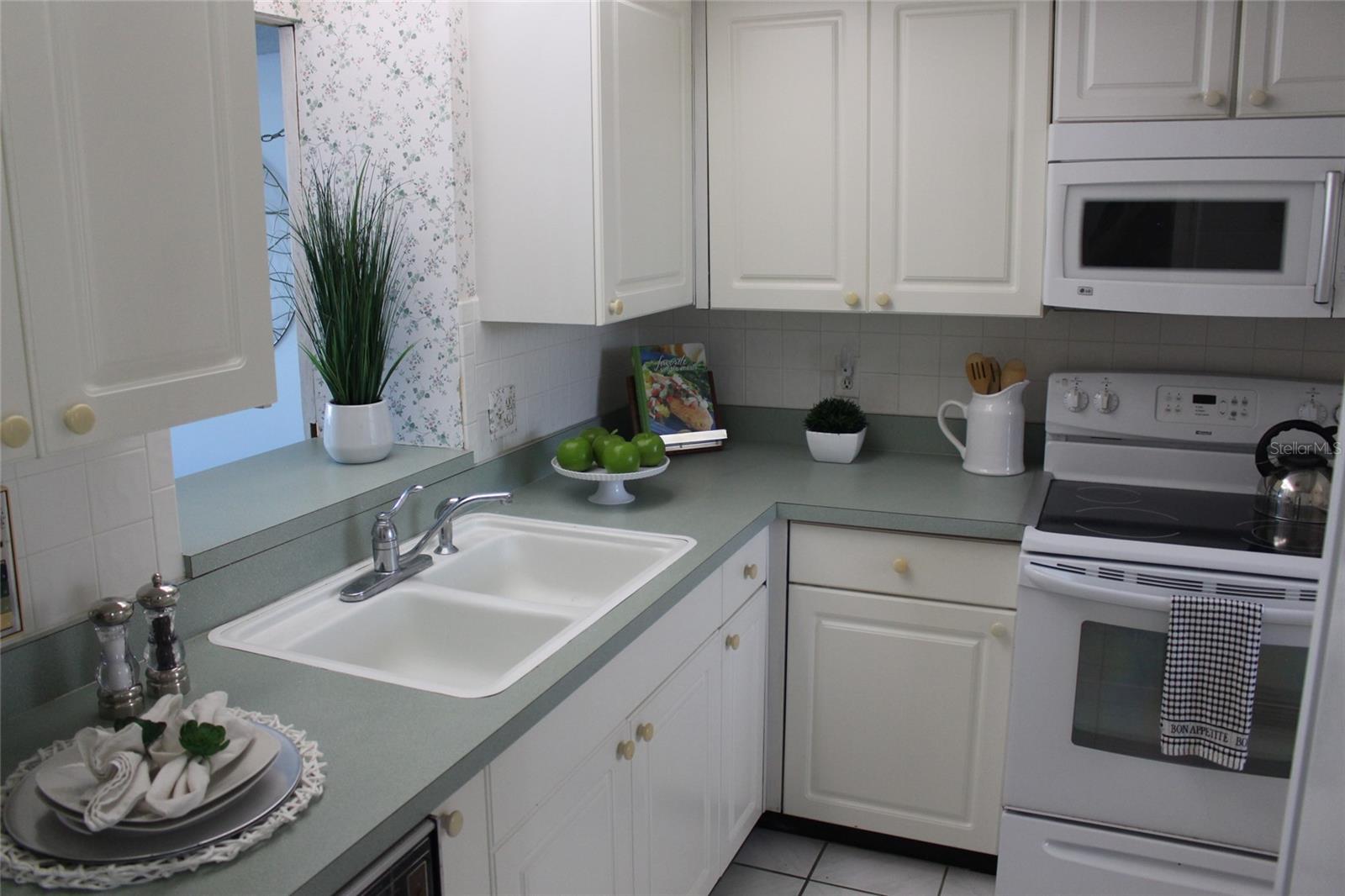 ISLAND TOWERS - Residential