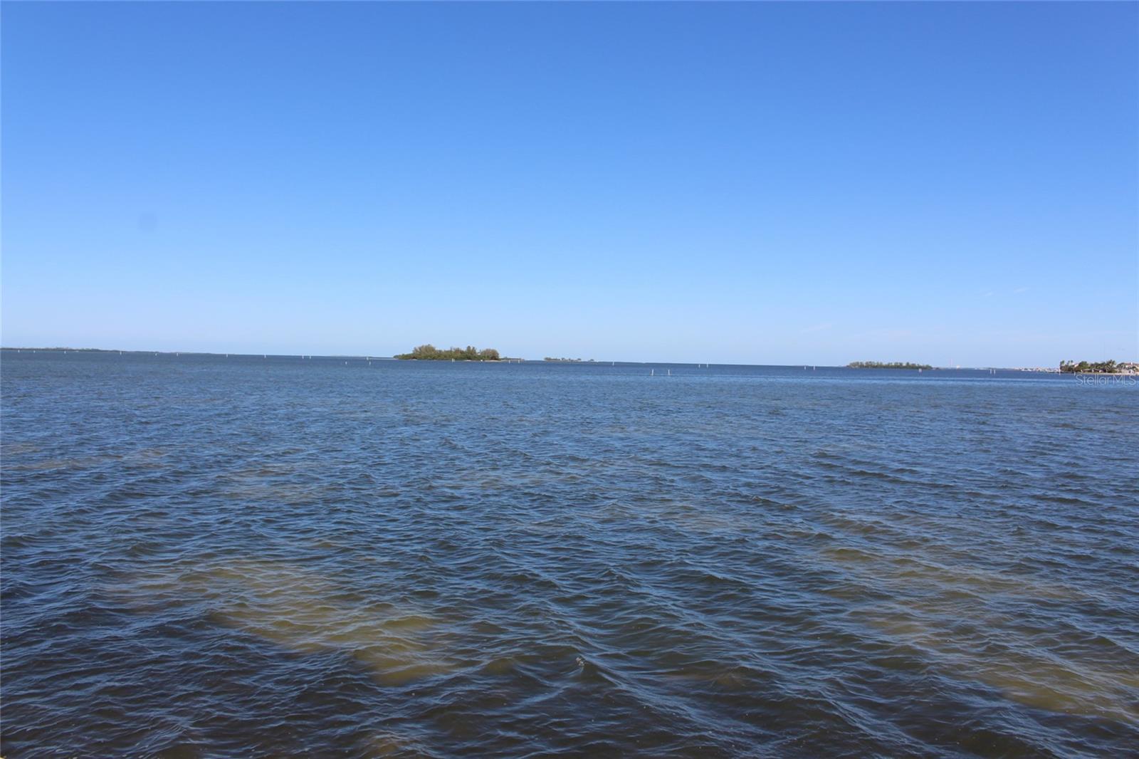 ISLAND TOWERS - Residential