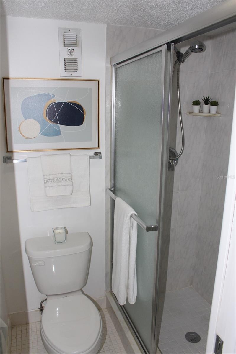 ISLAND TOWERS - Residential