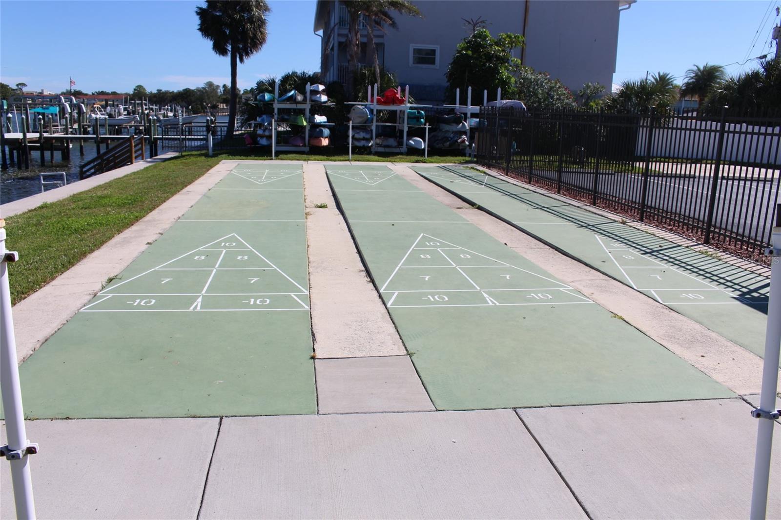 ISLAND TOWERS - Residential