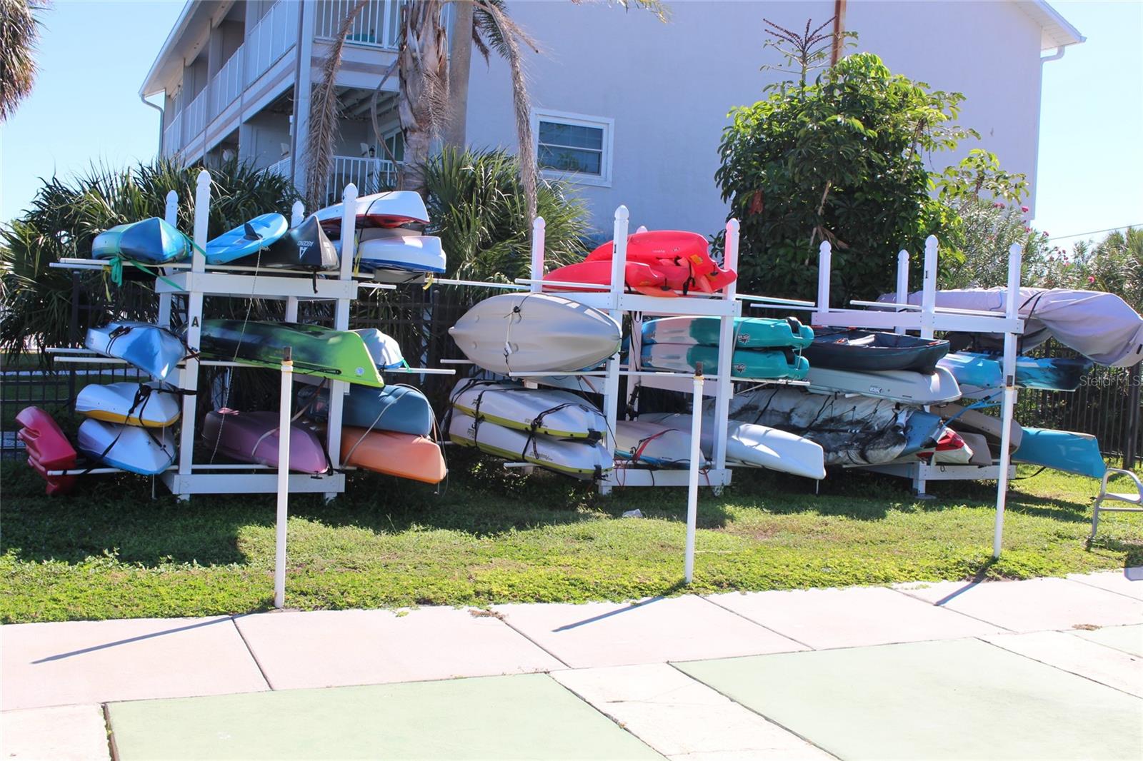 ISLAND TOWERS - Residential