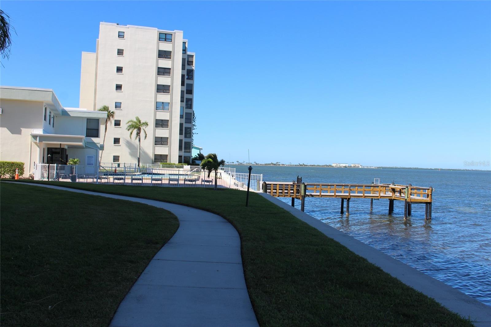 ISLAND TOWERS - Residential