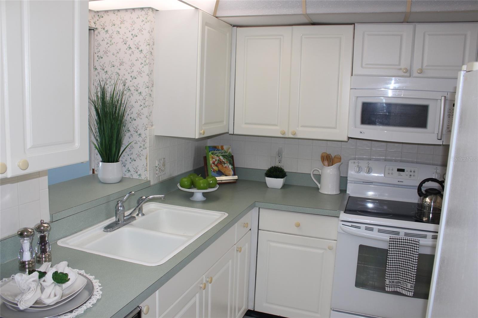 ISLAND TOWERS - Residential