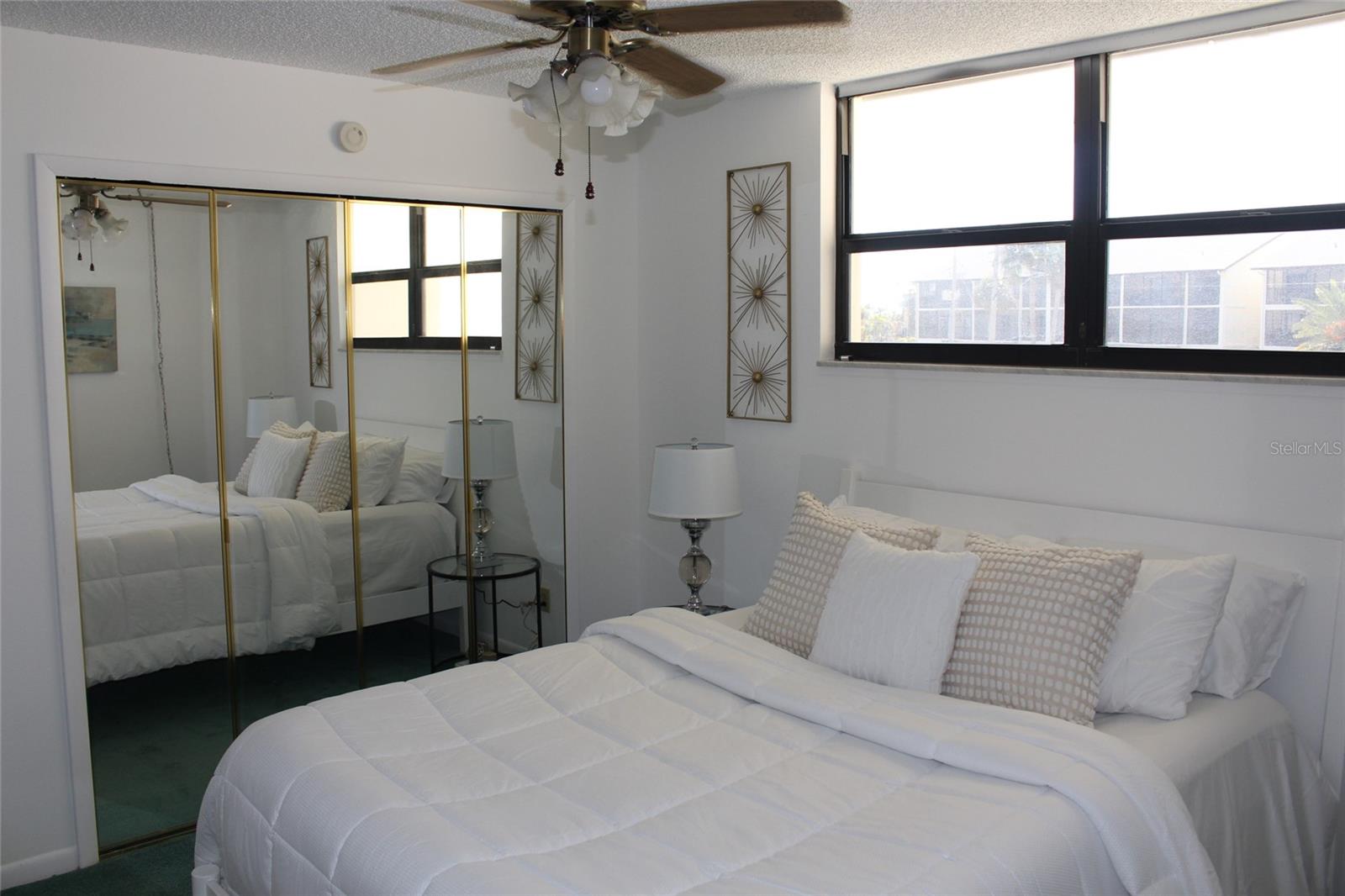 ISLAND TOWERS - Residential