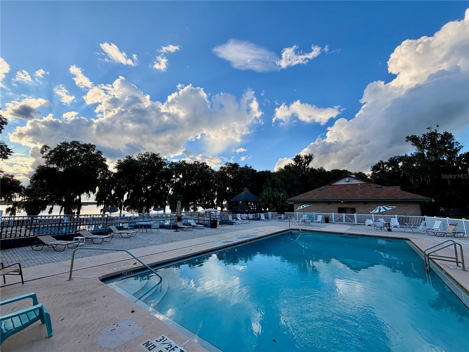 SALT SPRINGS RESORT - Residential