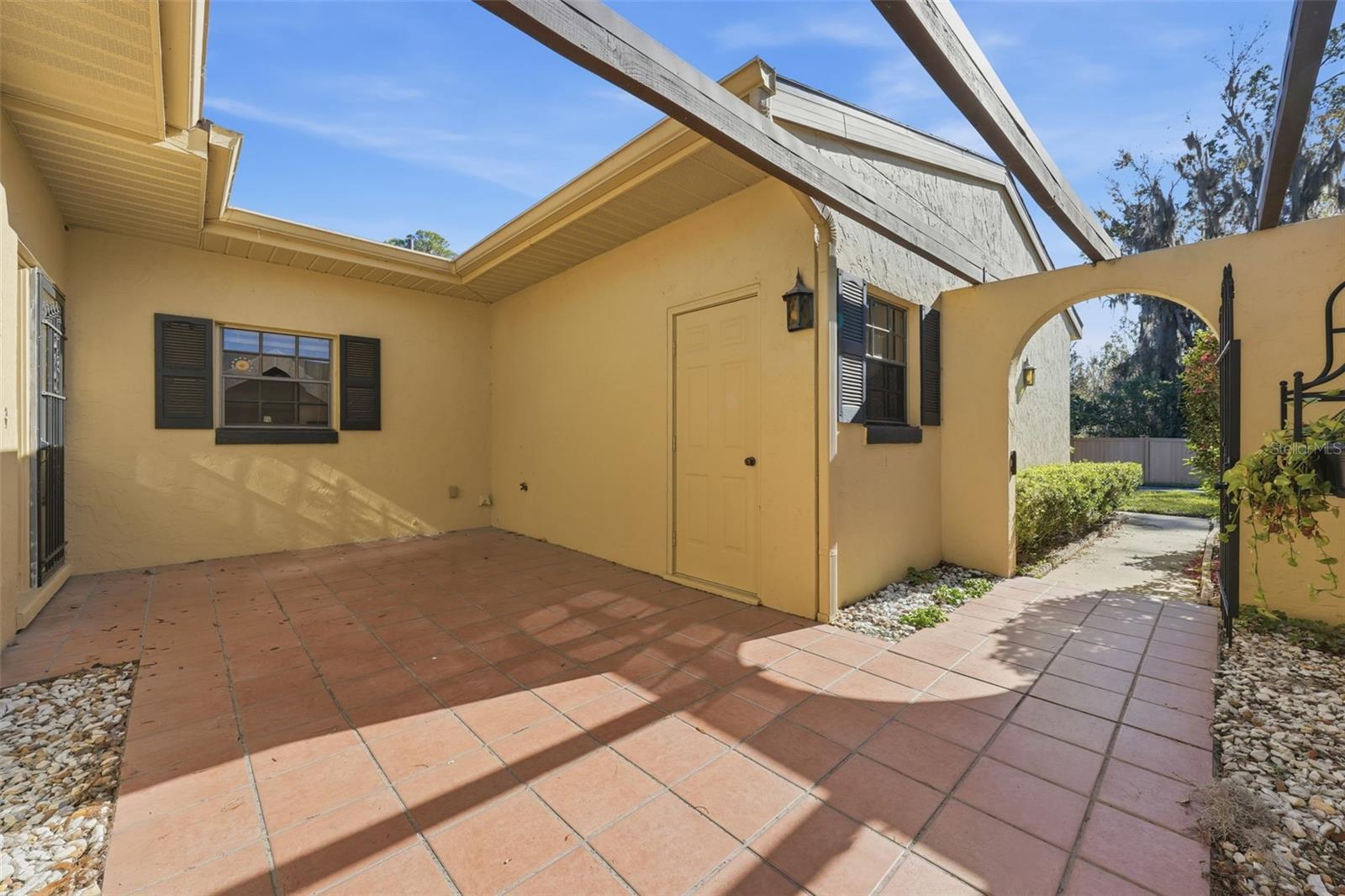 1111 LAKESHORE DRIVE C4