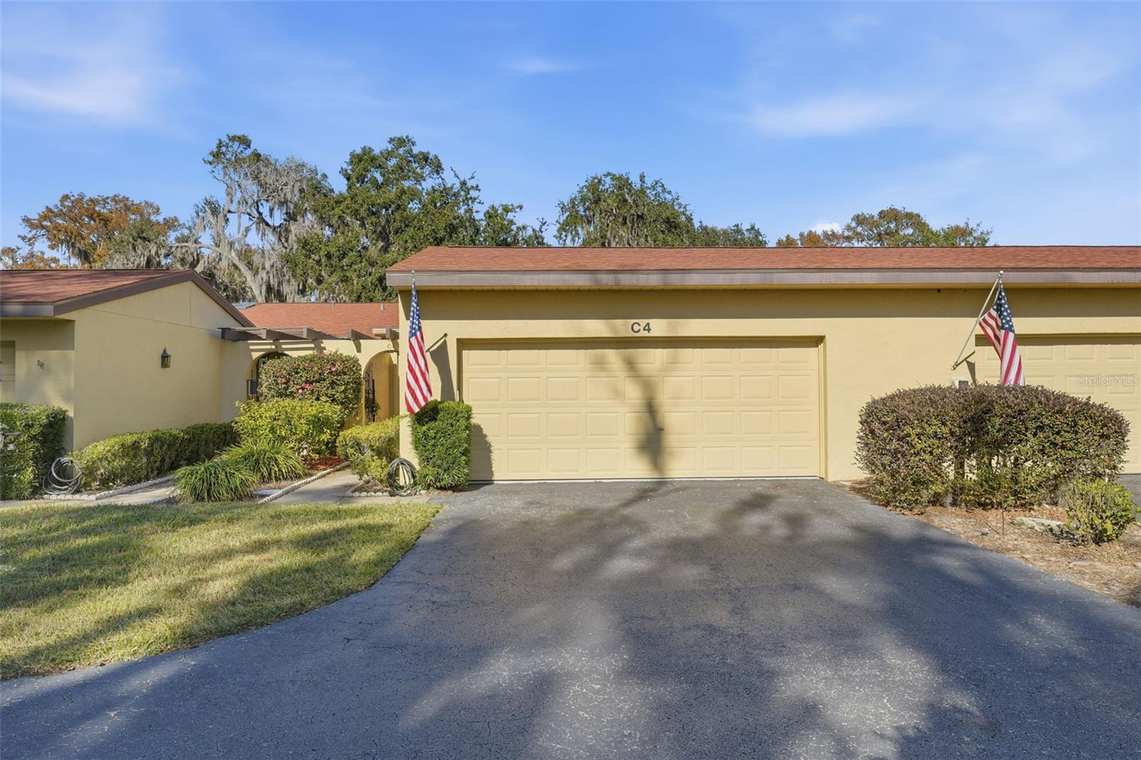 1111 LAKESHORE DRIVE C4