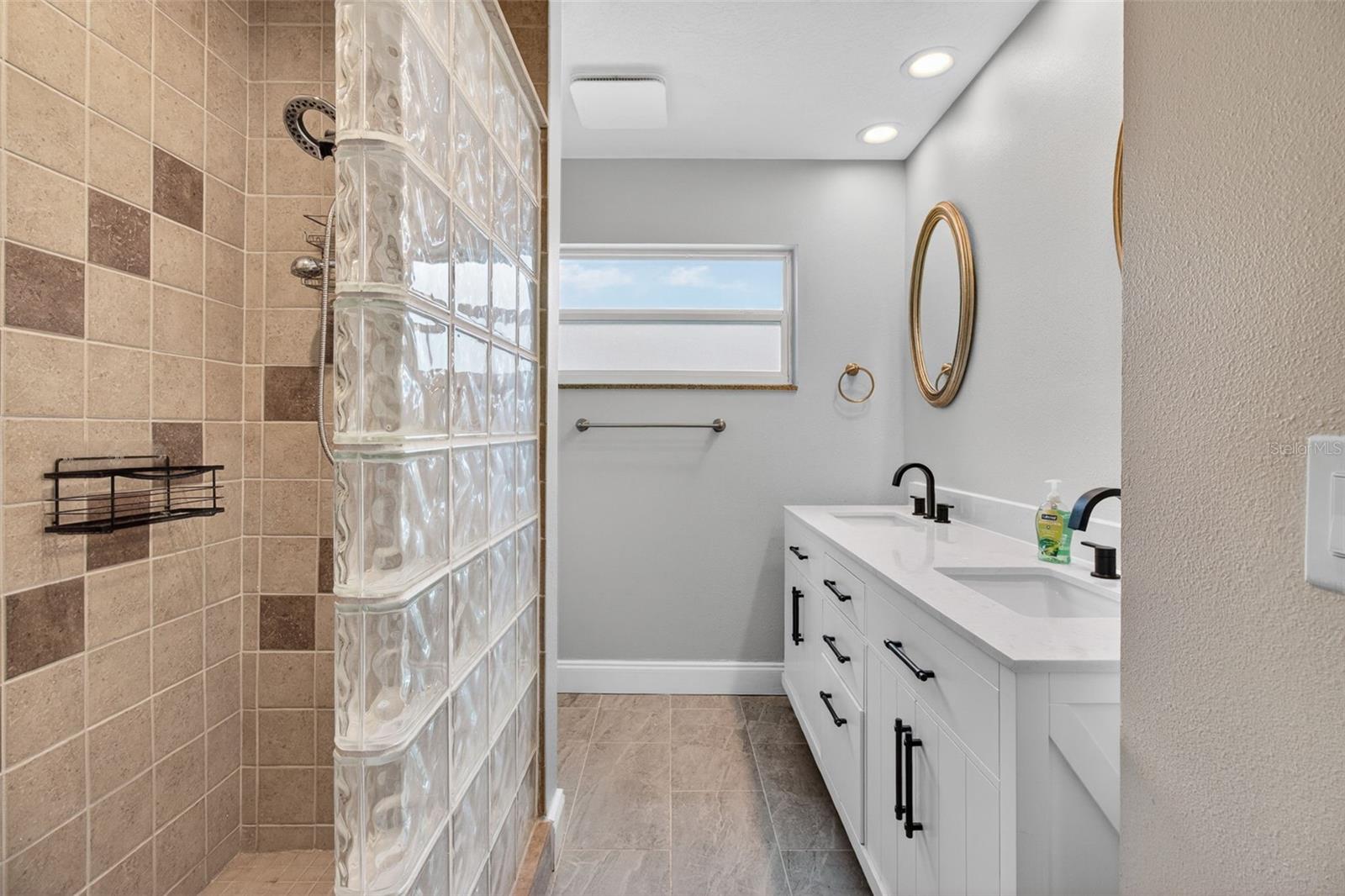 CAPRI ISLE - Residential Lease