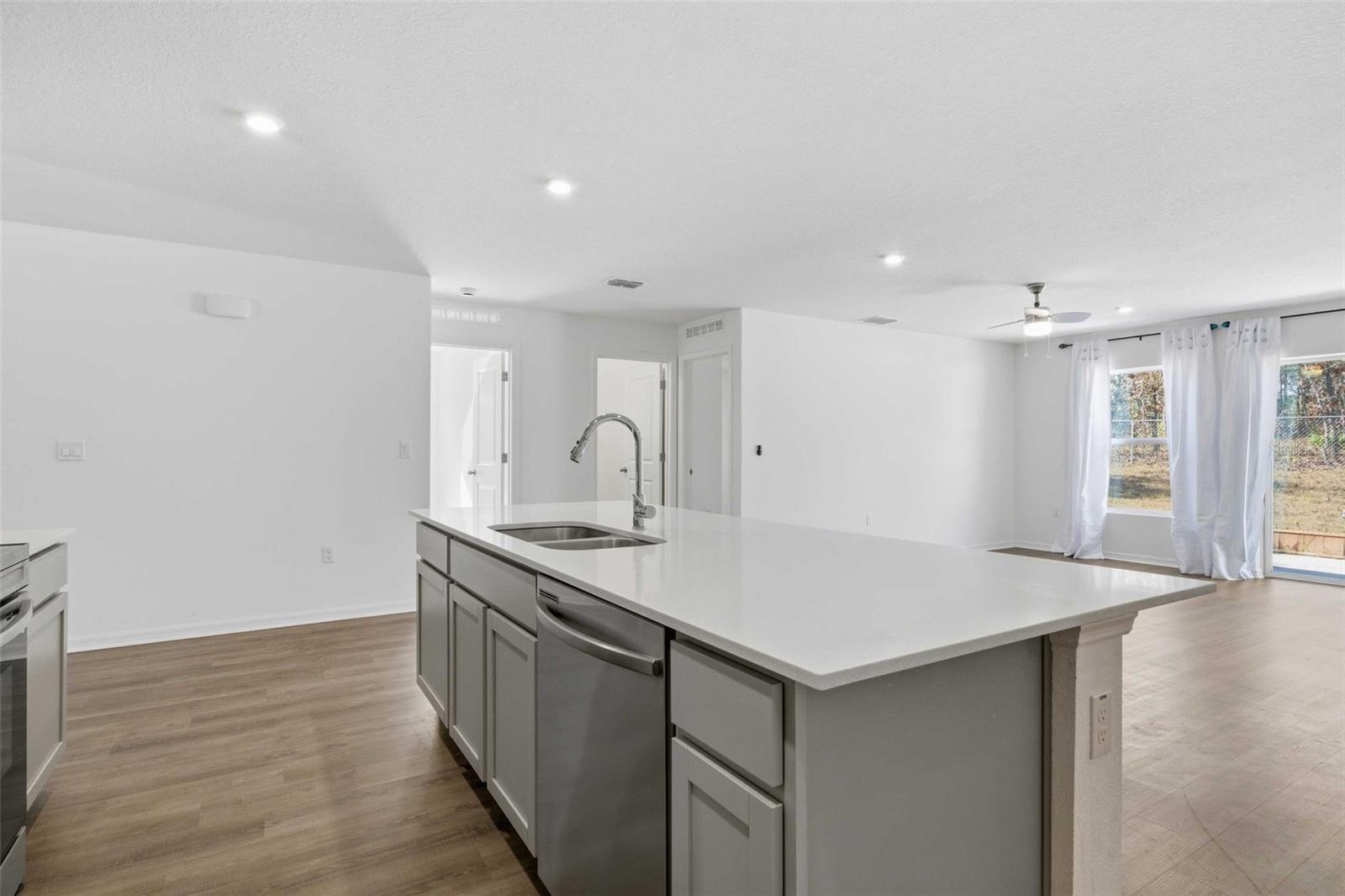 ROYAL HIGHLANDS - Residential