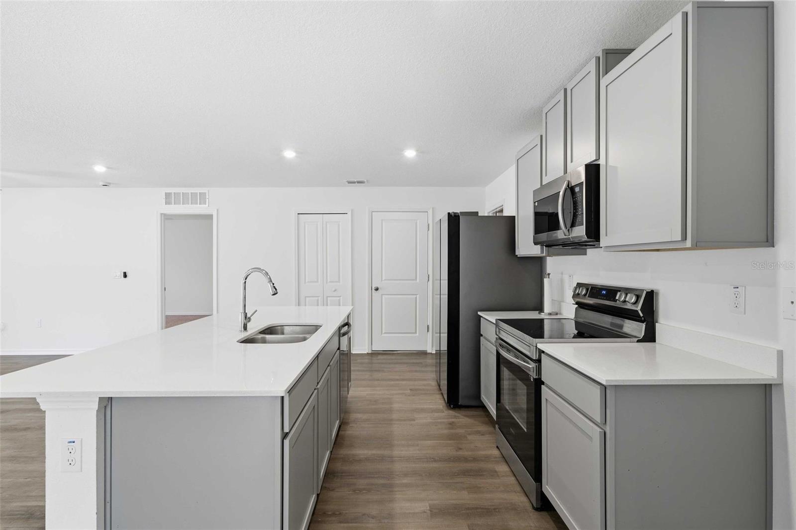 ROYAL HIGHLANDS - Residential