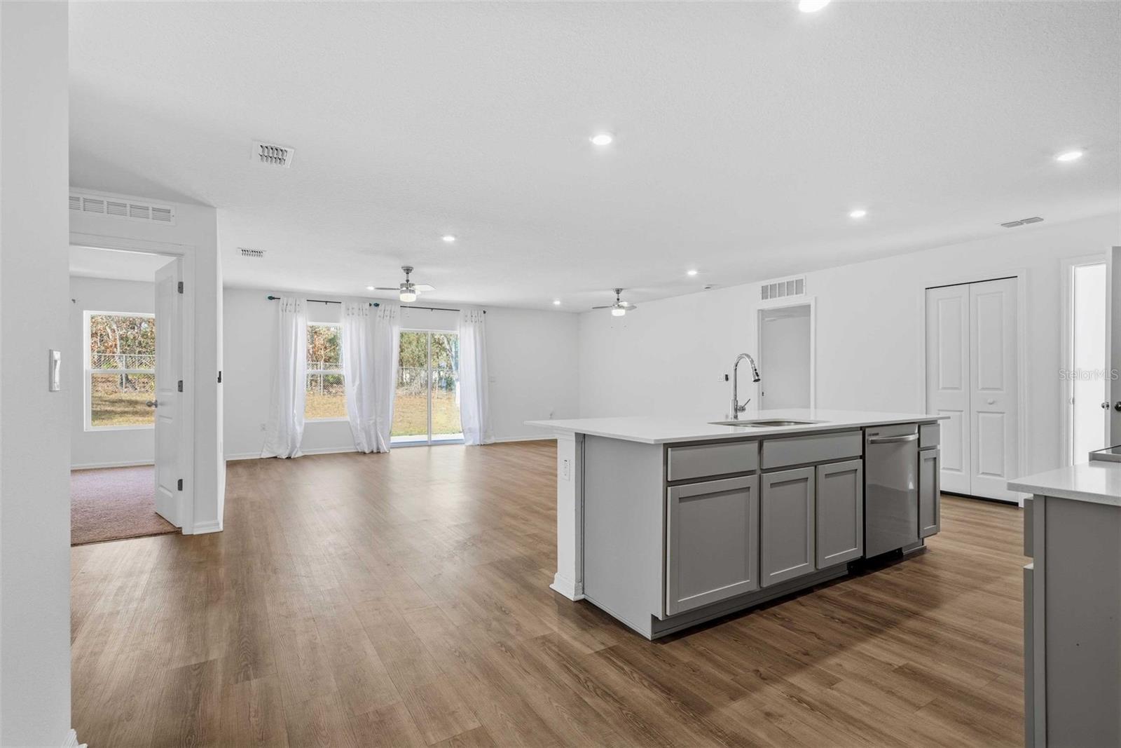 ROYAL HIGHLANDS - Residential