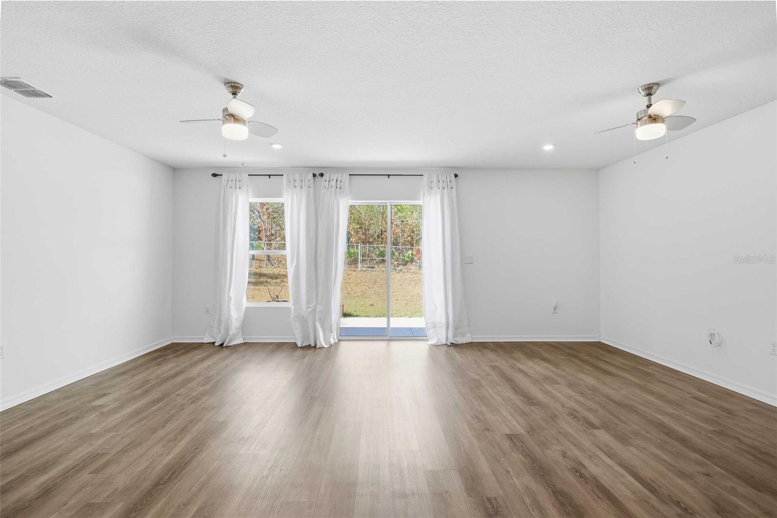 ROYAL HIGHLANDS - Residential