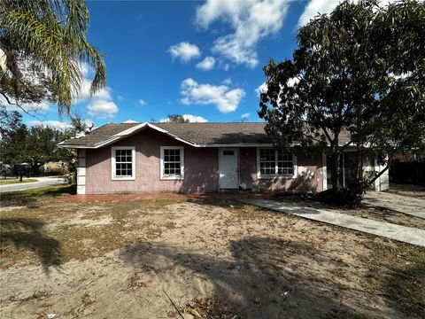 Photo of 1427 Murillo Loop, Ruskin, FL 33570 (MLS # TB8479312)