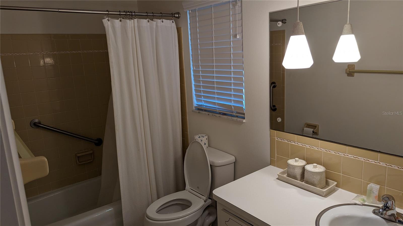 SOUTH VENICE - Residential Lease