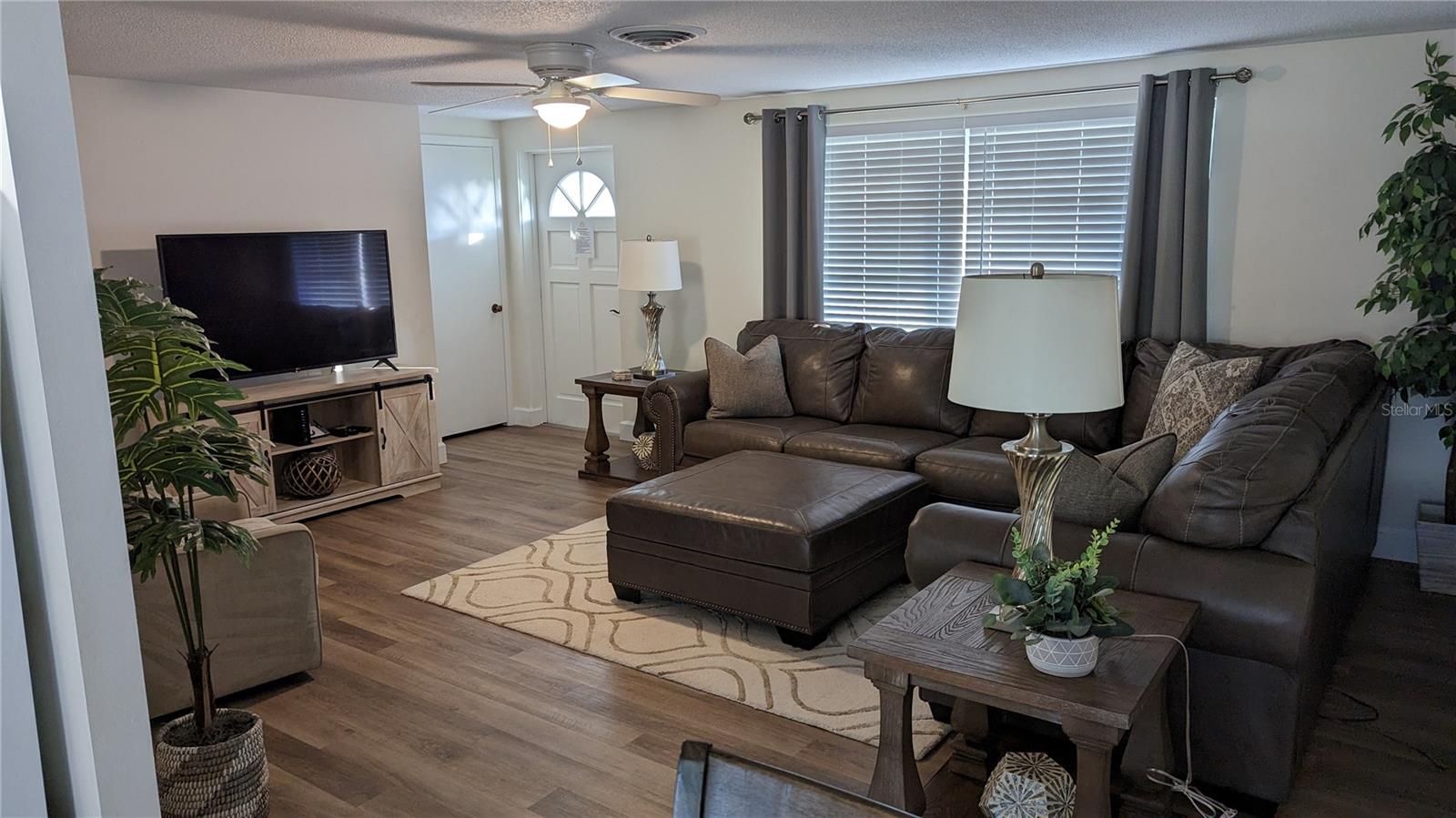 SOUTH VENICE - Residential Lease