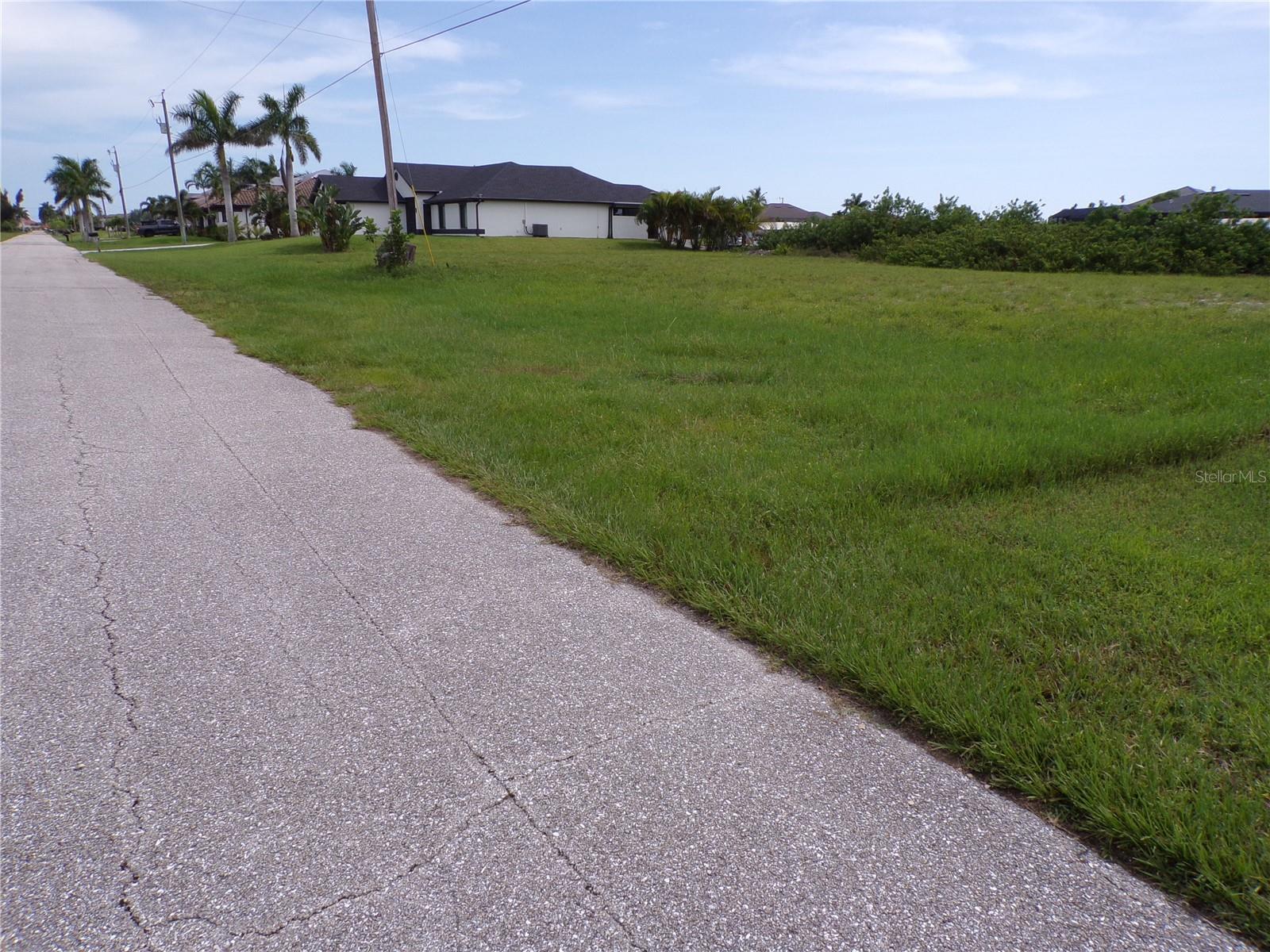 CAPE CORAL - Land