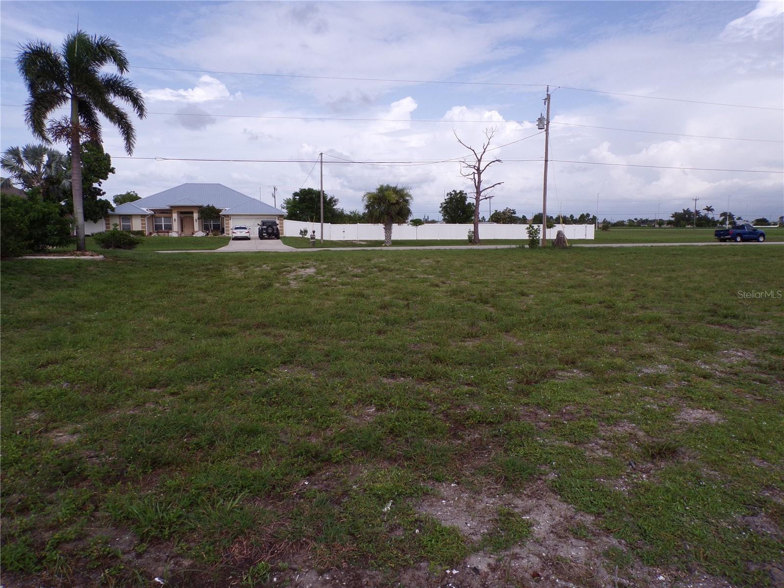 CAPE CORAL - Land