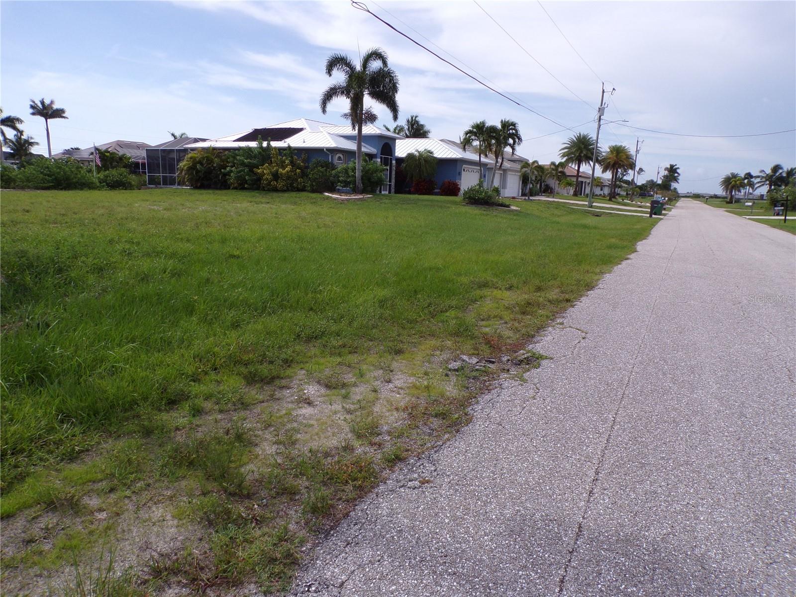 CAPE CORAL - Land