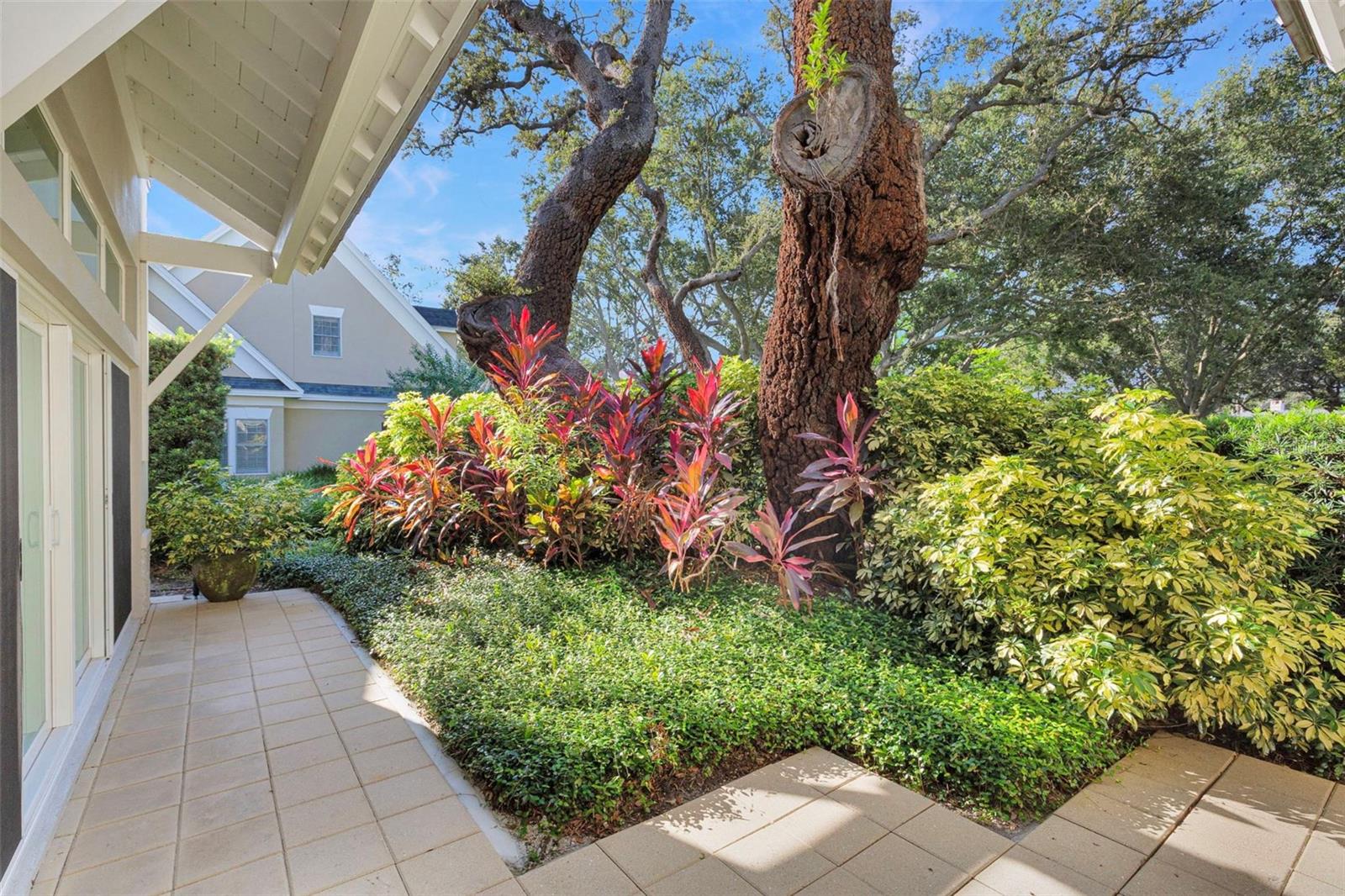 BELLEAIR ESTATES - Residential