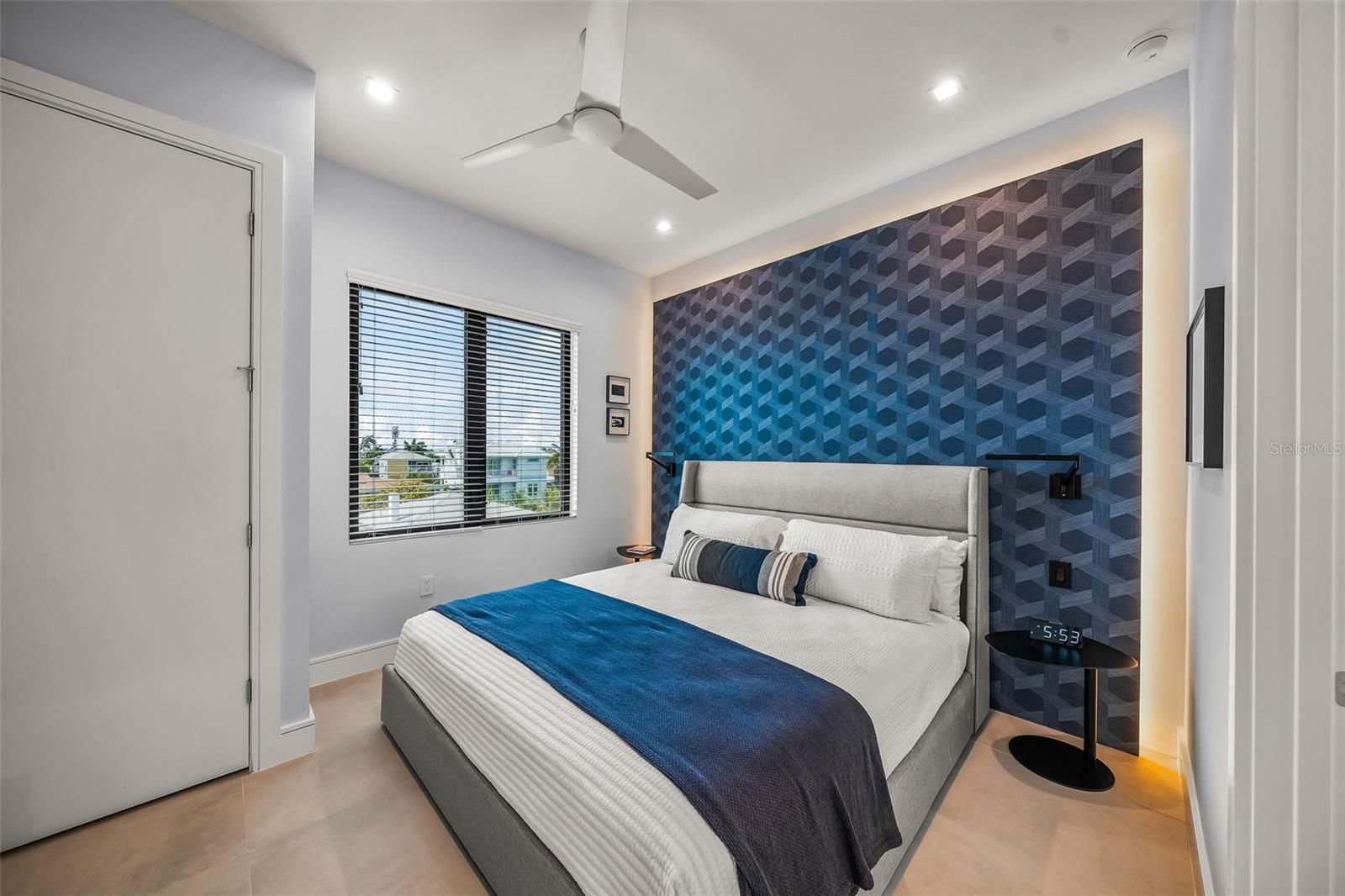 CORTEZ BEACH - Residential