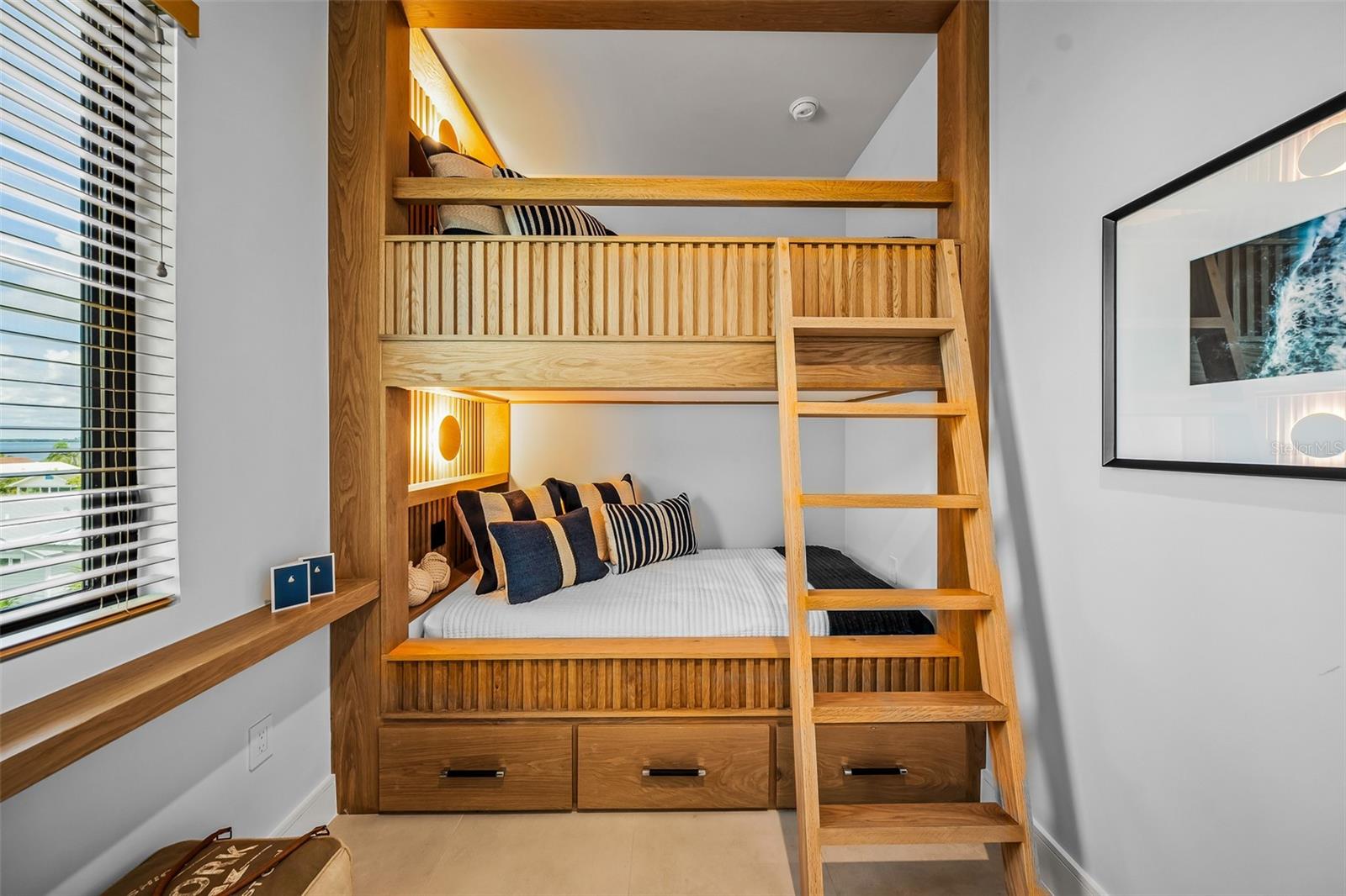 CORTEZ BEACH - Residential