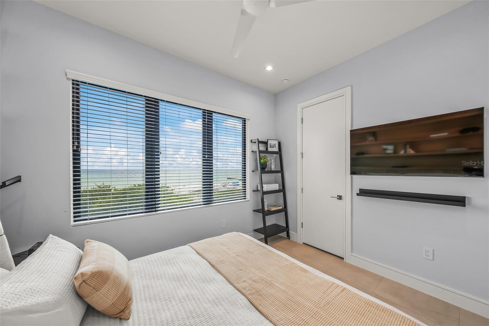 CORTEZ BEACH - Residential