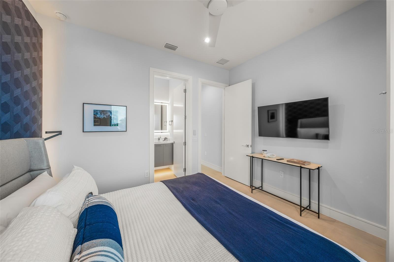 CORTEZ BEACH - Residential