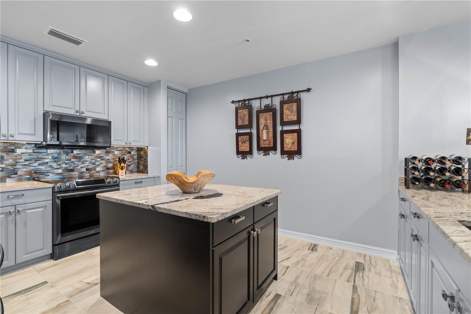 BELLA LAGO/VIVANTE XXI - Residential