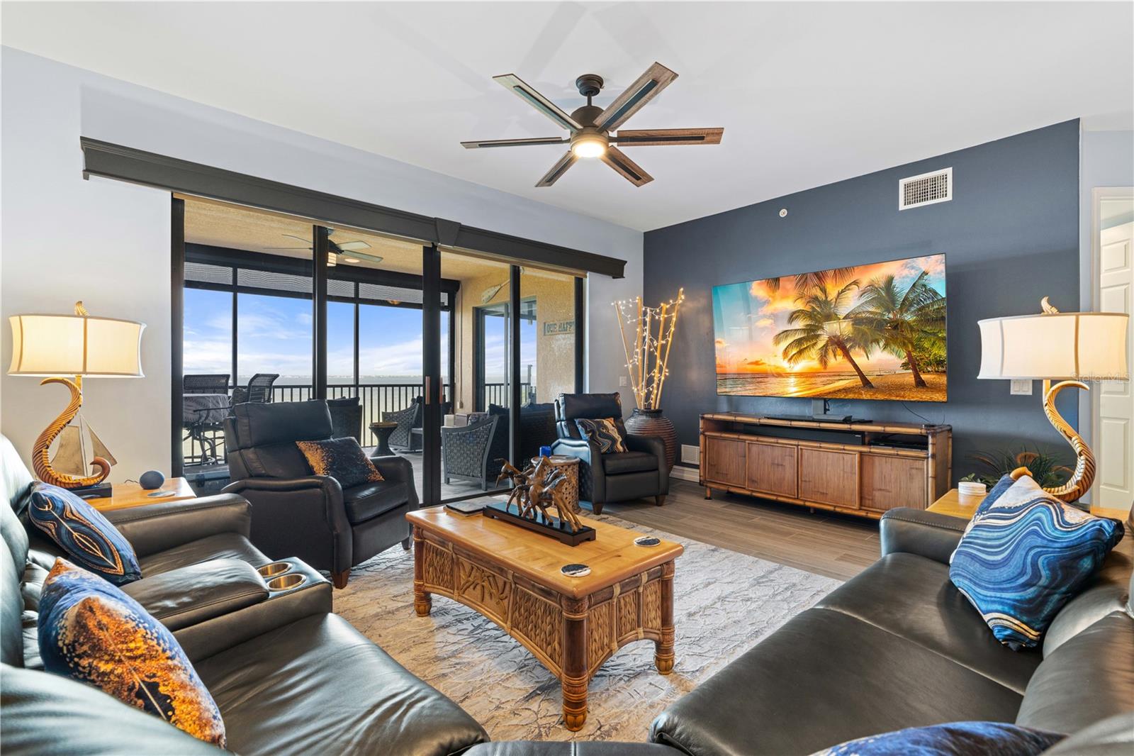 BELLA LAGO/VIVANTE XXI - Residential