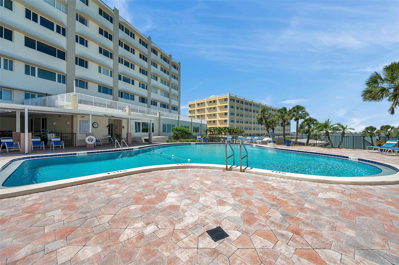 HARBOUR CLUB CONDO 2 - Residential