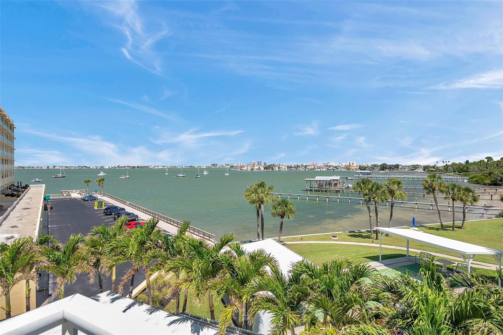 HARBOUR CLUB CONDO 2 - Residential