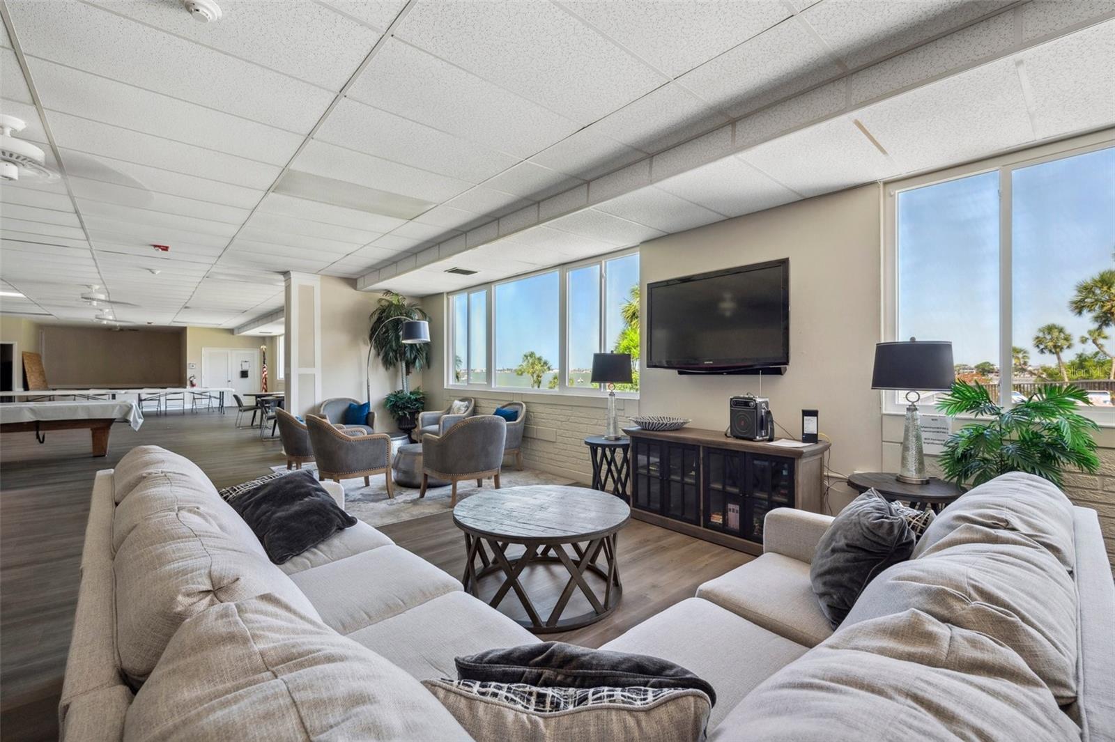 HARBOUR CLUB CONDO 2 - Residential